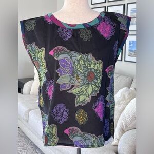 Little Journeys Chicago Moet Zen Like Floral Lightweight Top Size Small